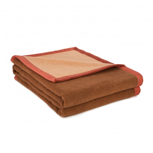 découvrez une sélection de couvertures de qualité pour vous protéger du froid tout en restant élégant.