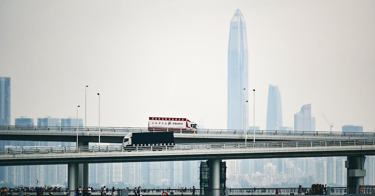 découvrez des solutions d'assurance véhicules adaptées à vos besoins. protégez votre voiture, moto ou véhicule utilitaire avec des offres compétitives et un service client à l'écoute. assurez votre tranquillité d'esprit sur la route.